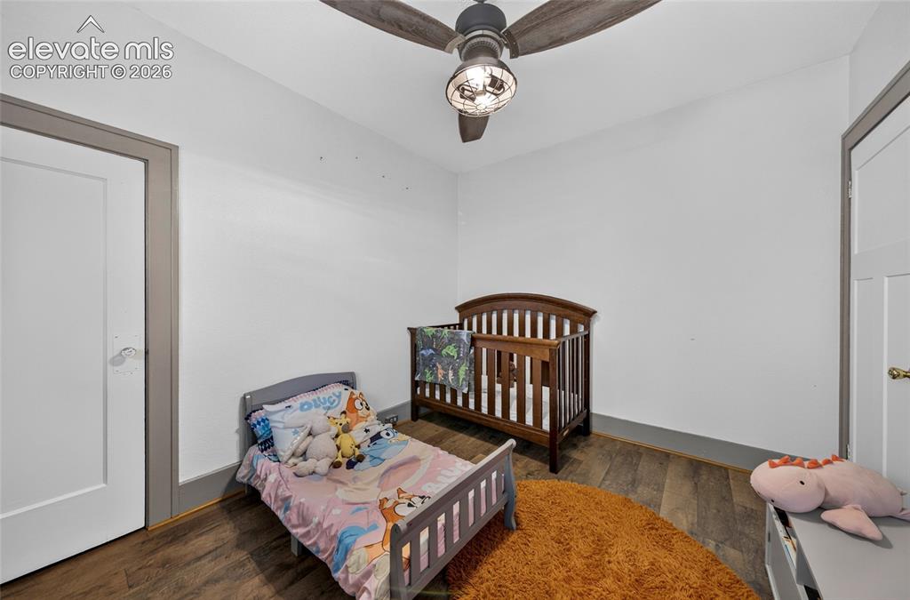 Image 10 of 18: Bedroom