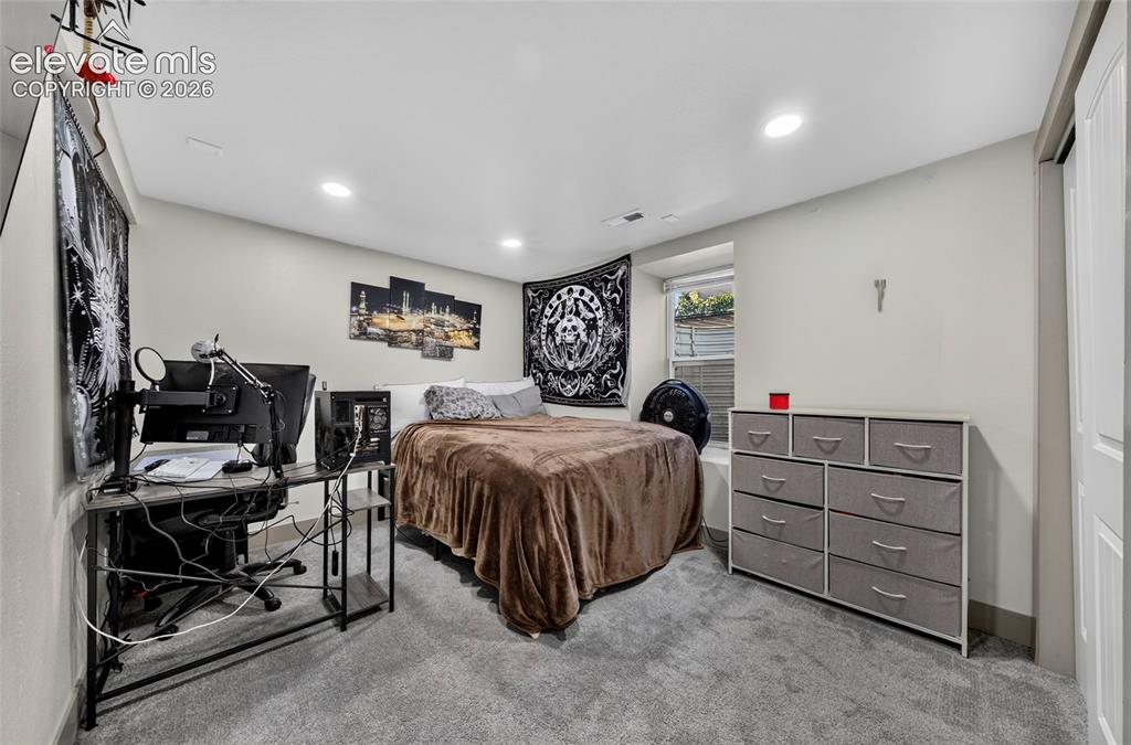 Image 15 of 18: Bedroom