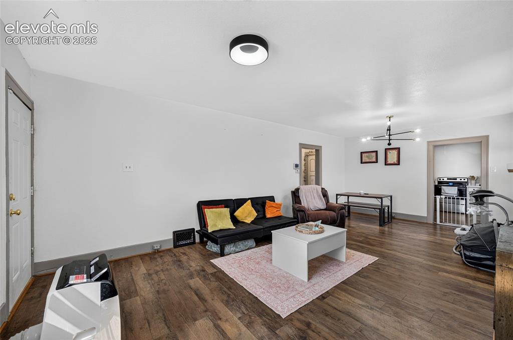 Image 4 of 18: Living Room