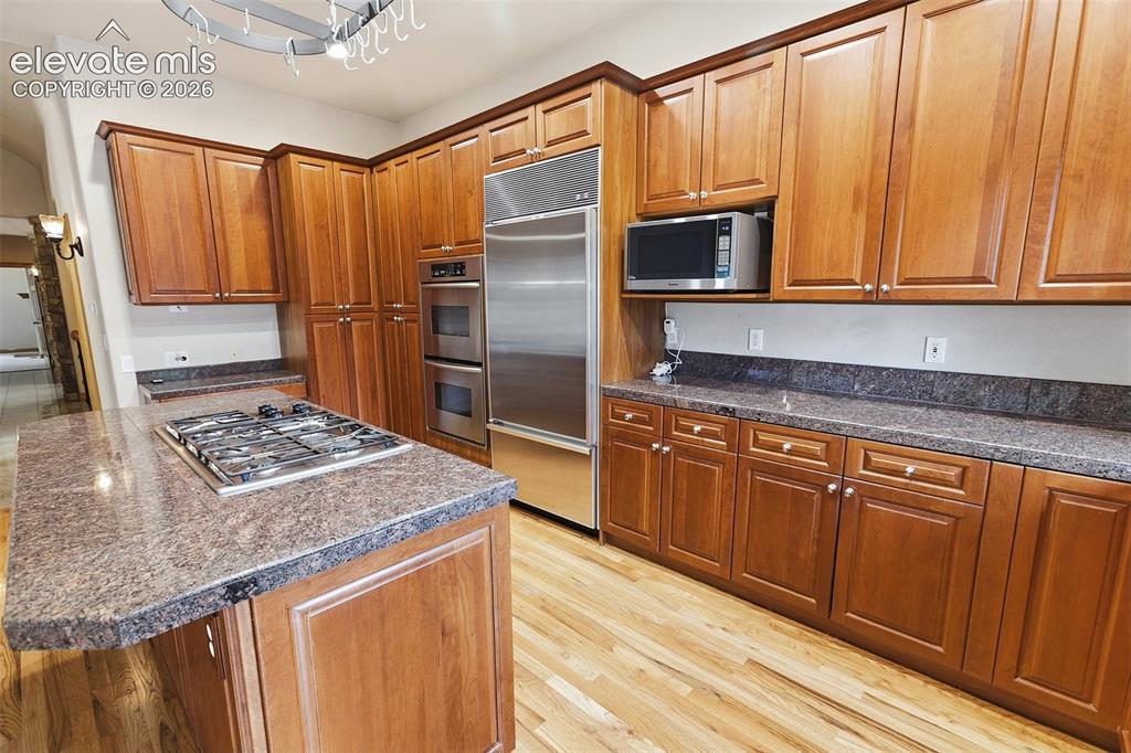 Image 11 of 47: Kitchen
