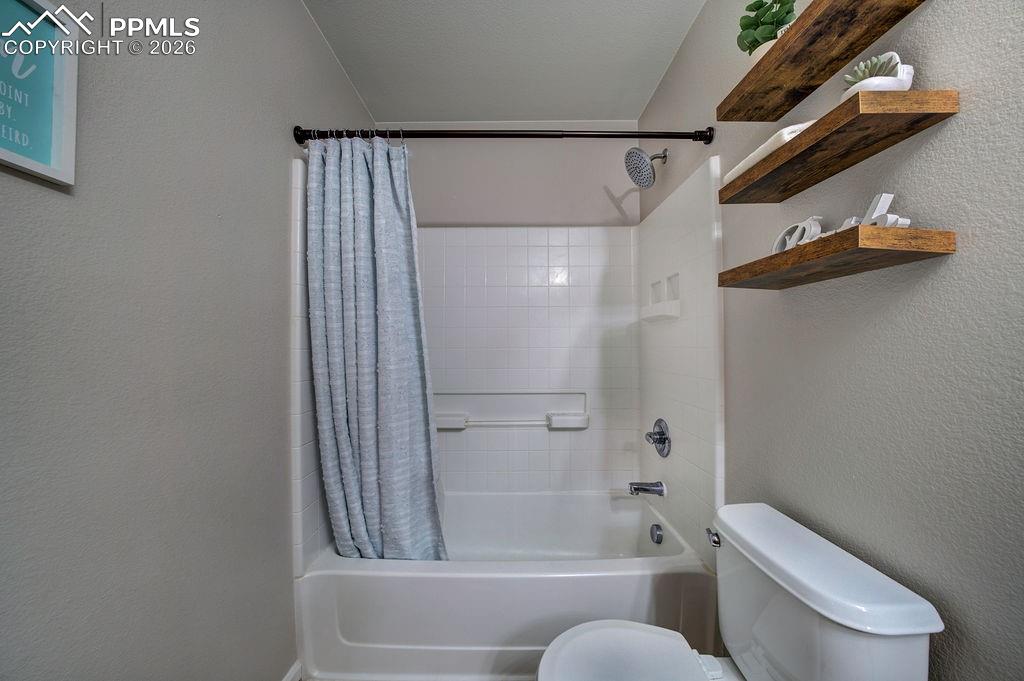 Image 38 of 48: Tiled tub/shower in Full Hall Bathroom.