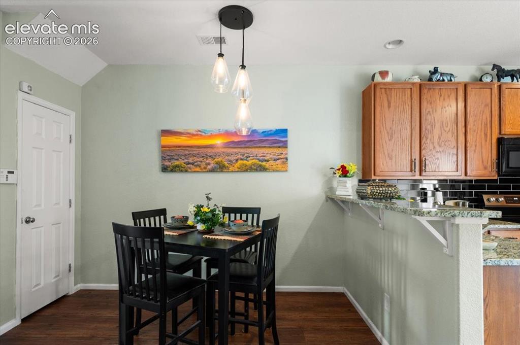 Image 14 of 39: Dining Area