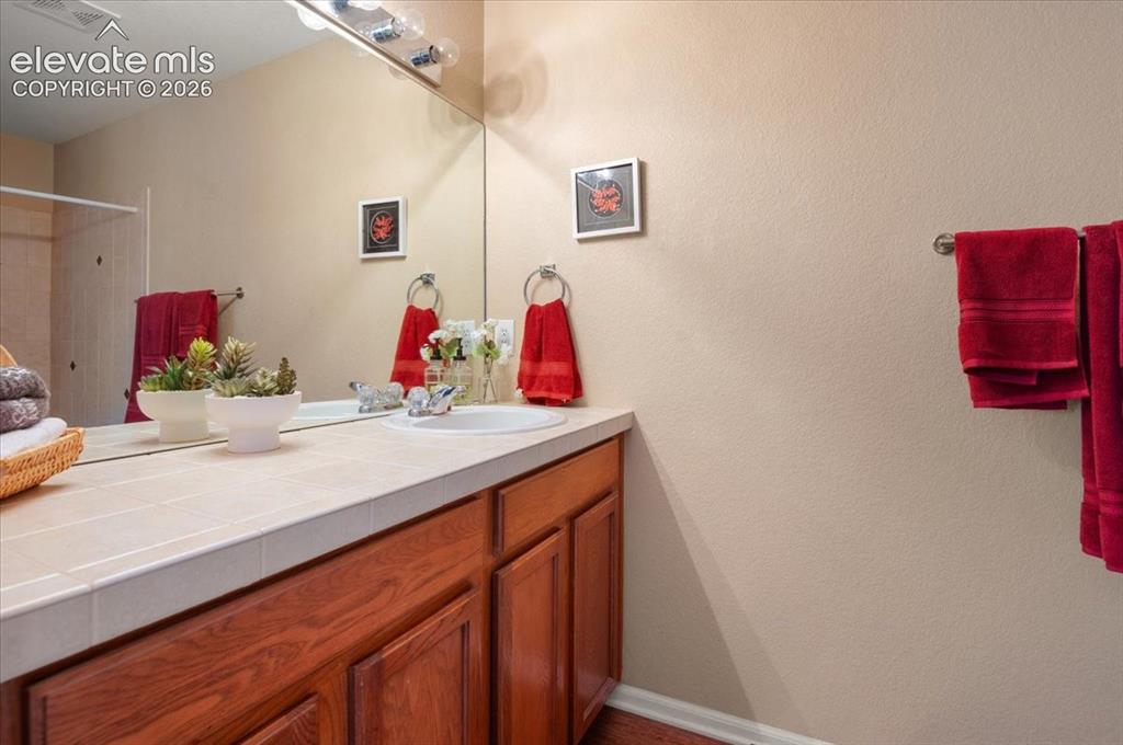 Image 17 of 39: Bathroom