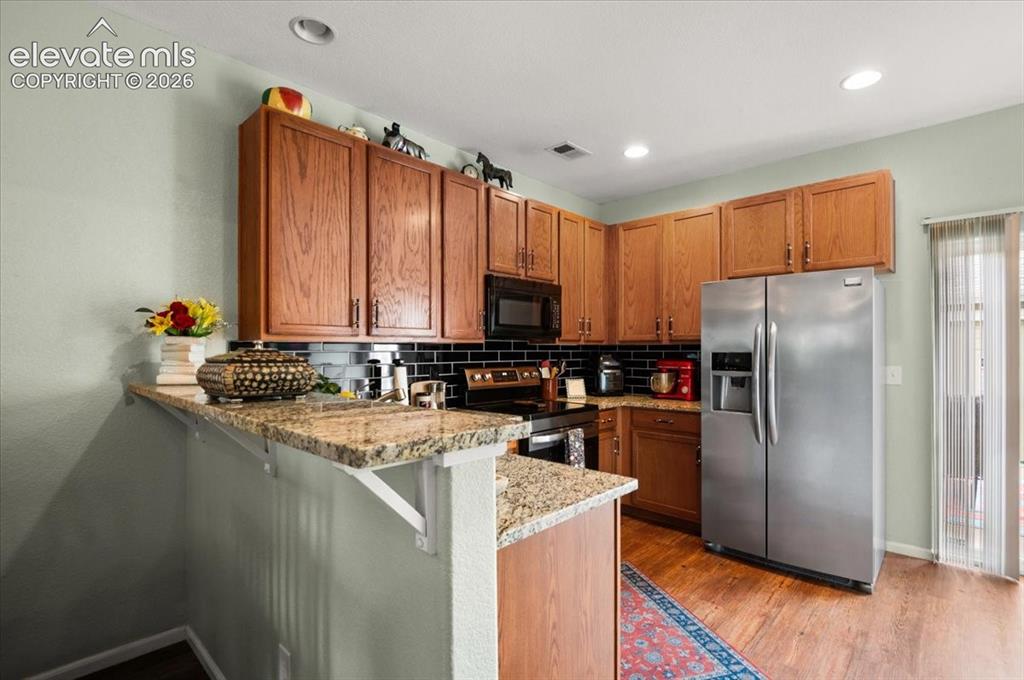 Image 7 of 39: Kitchen
