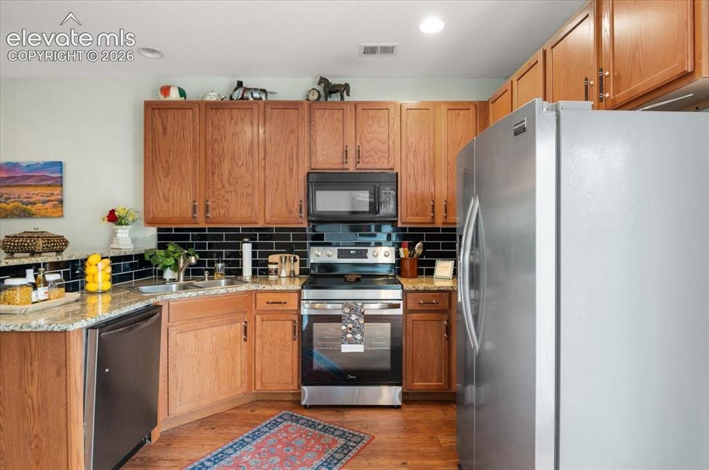 Image 8 of 39: Kitchen