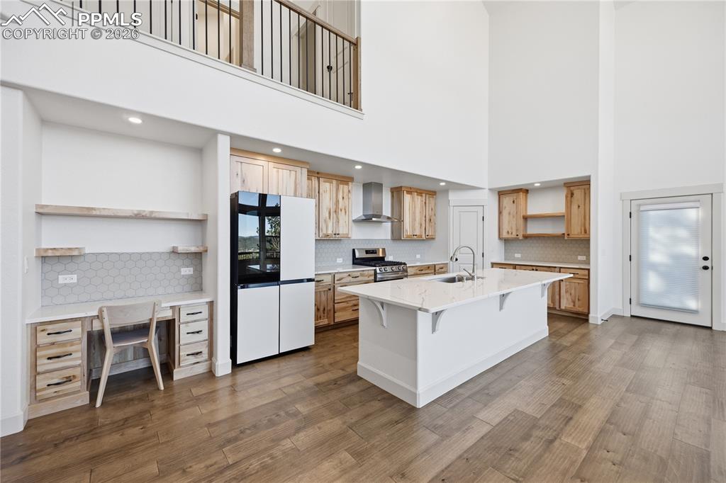 Image 2 of 44: No Description Available