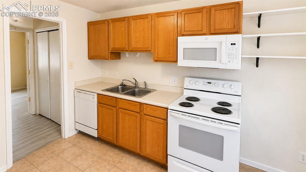 Image 2 of 18: Kitchen
