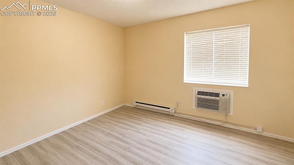 Image 3 of 18: Bedroom