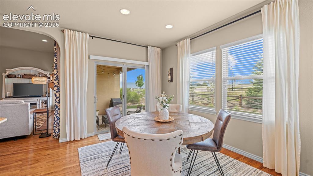 Image 13 of 45: Dining Area