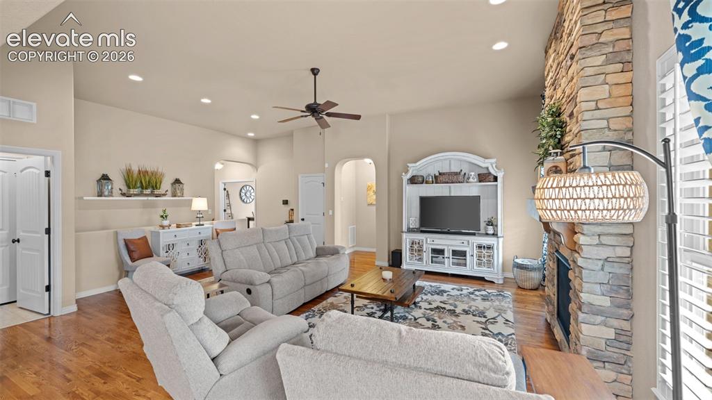 Image 14 of 45: Living Room
