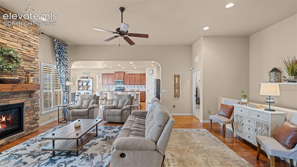 Image 15 of 45: Living Room