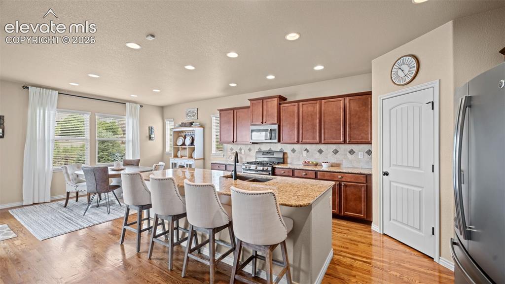 Image 4 of 45: Kitchen