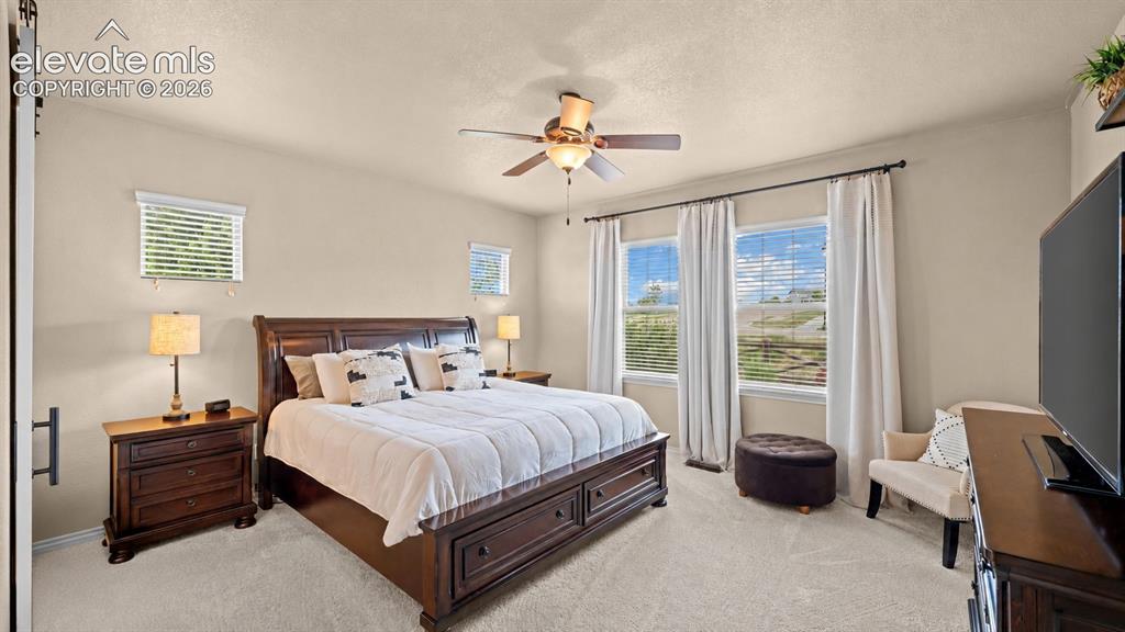 Image 5 of 45: Bedroom