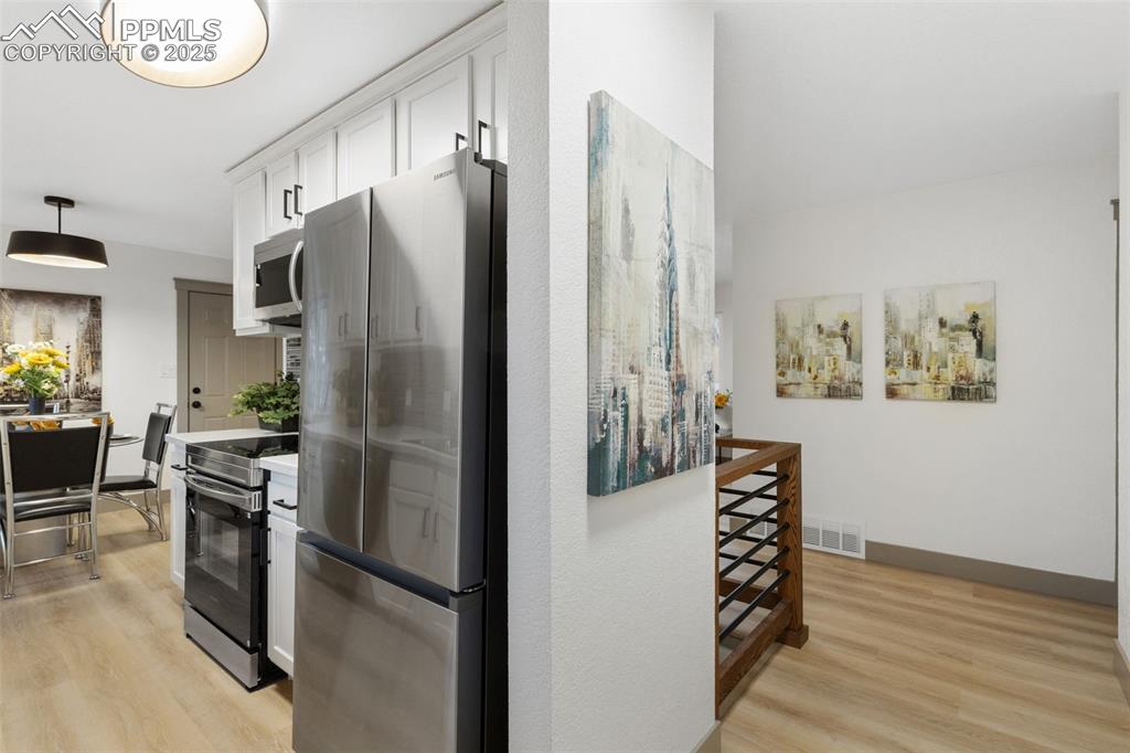 Image 12 of 36: Kitchen