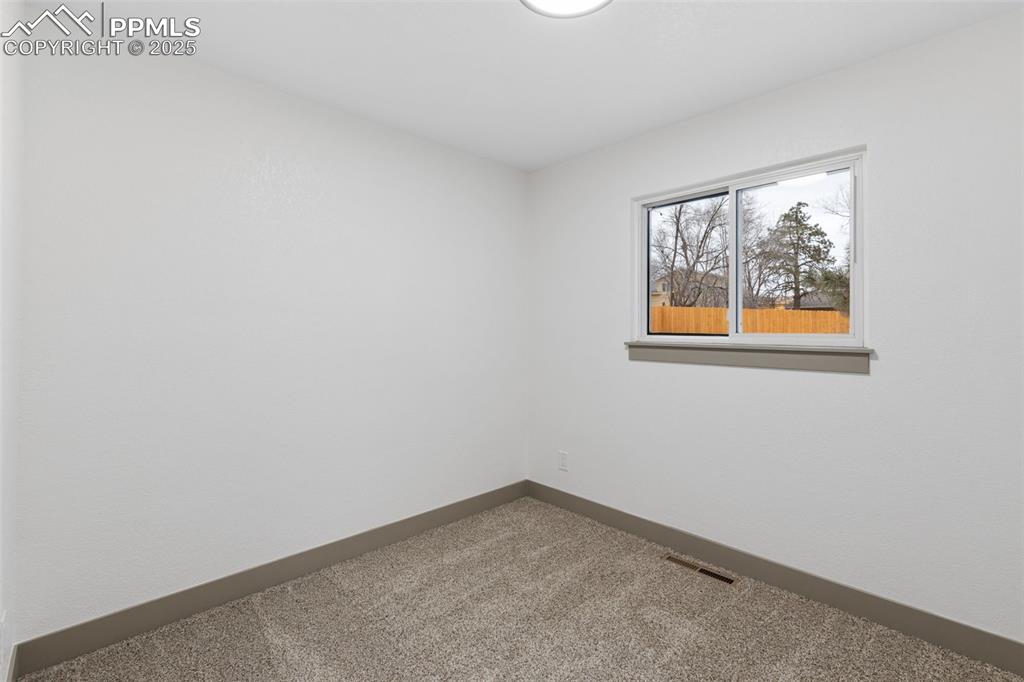 Image 23 of 36: Bedroom