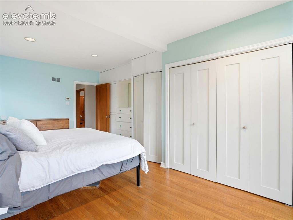 Image 15 of 41: Bedroom