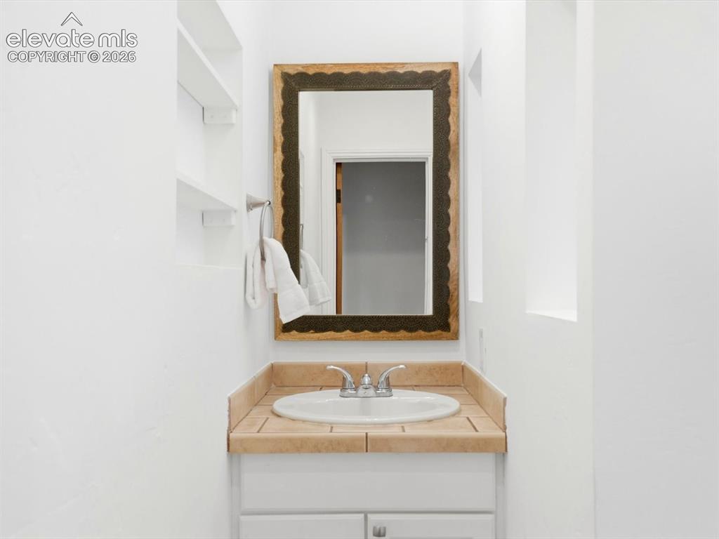 Image 18 of 41: Bathroom