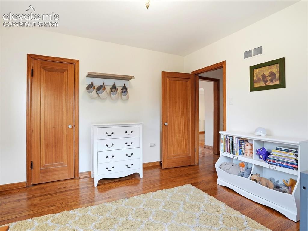 Image 19 of 41: Bedroom