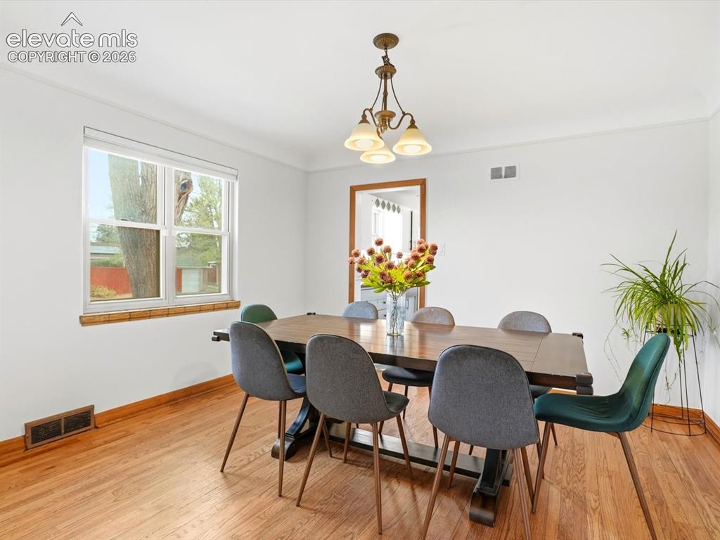 Image 7 of 41: Dining Area