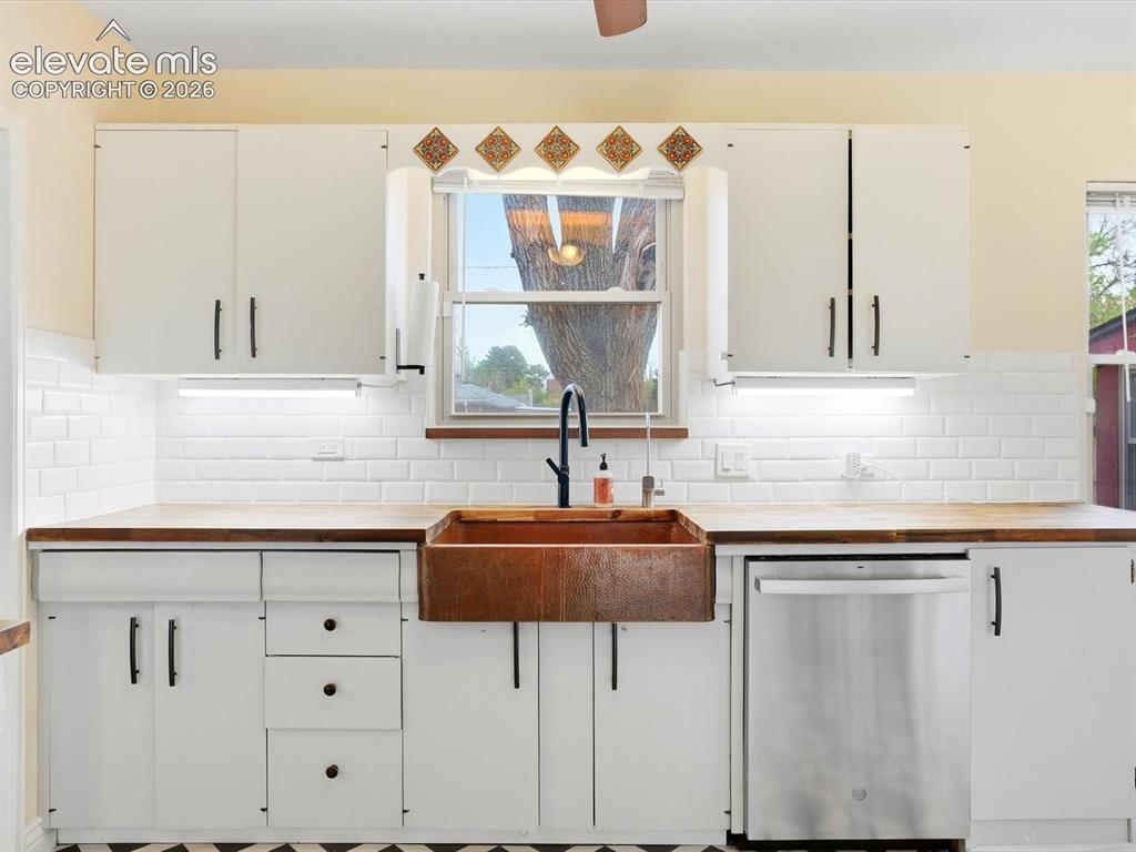 Image 8 of 41: Kitchen