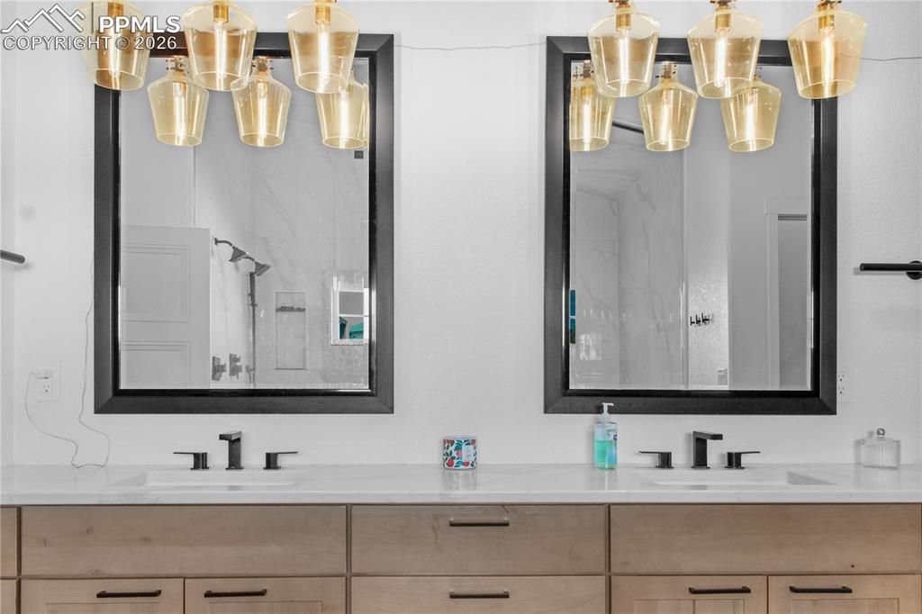 Image 16 of 34: Bathroom