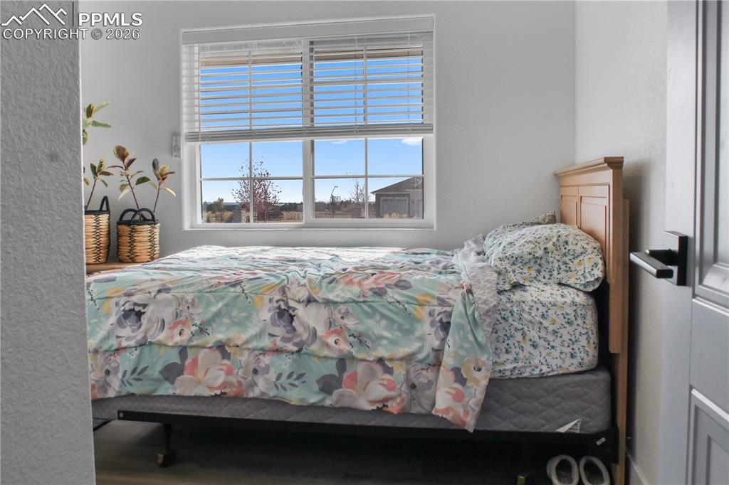 Image 19 of 34: Secondary Suite