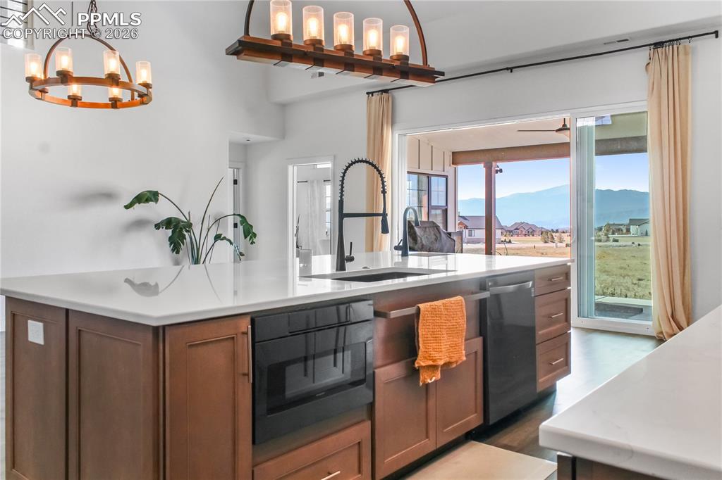 Image 9 of 34: Kitchen