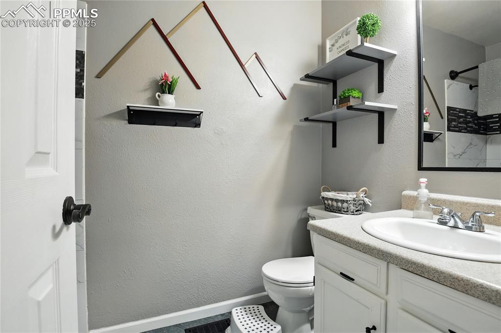 Image 18 of 38: Bathroom
