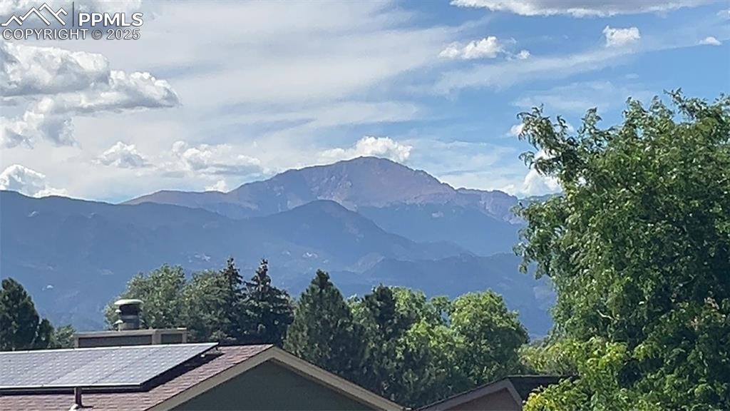 Image 32 of 38: View of mountain background
