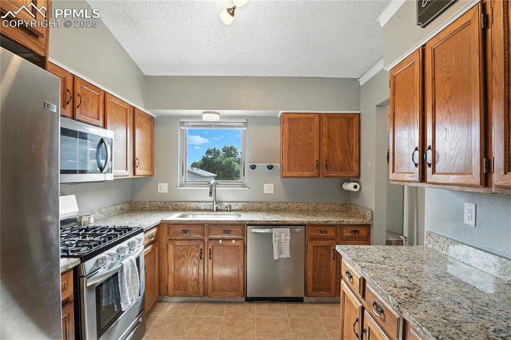 Image 8 of 38: Kitchen