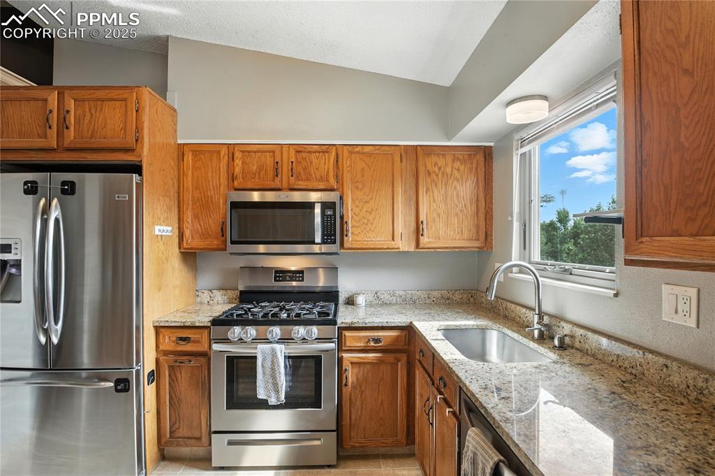 Image 9 of 38: Kitchen