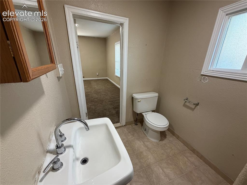 Image 10 of 32: Front unit