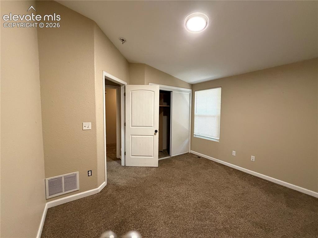 Image 15 of 32: Front unit