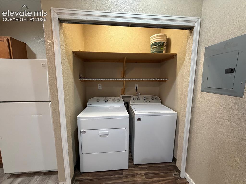 Image 19 of 32: Front unit