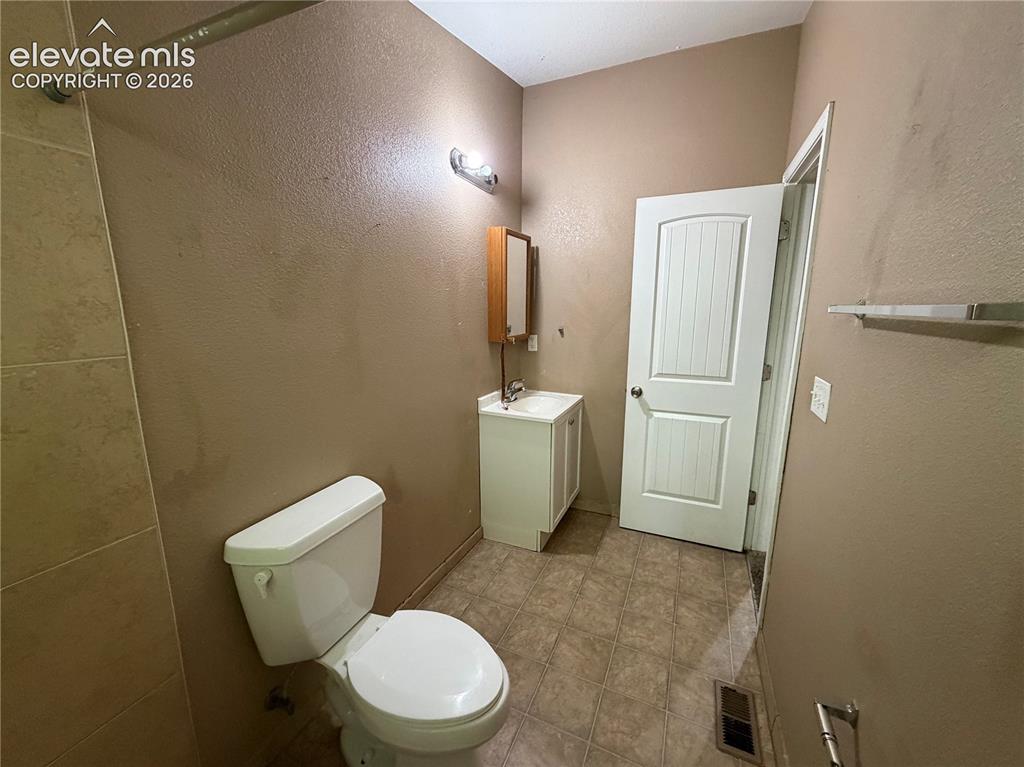 Image 31 of 32: Back unit 2nd bath
