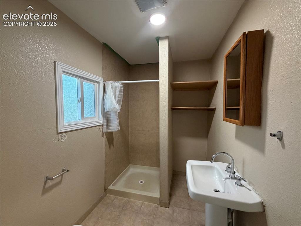 Image 9 of 32: Front Unit 