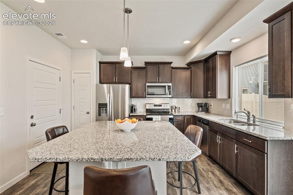 Image 15 of 48: Kitchen