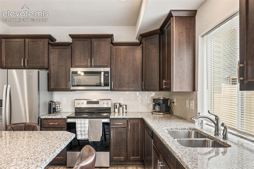 Image 16 of 48: Kitchen