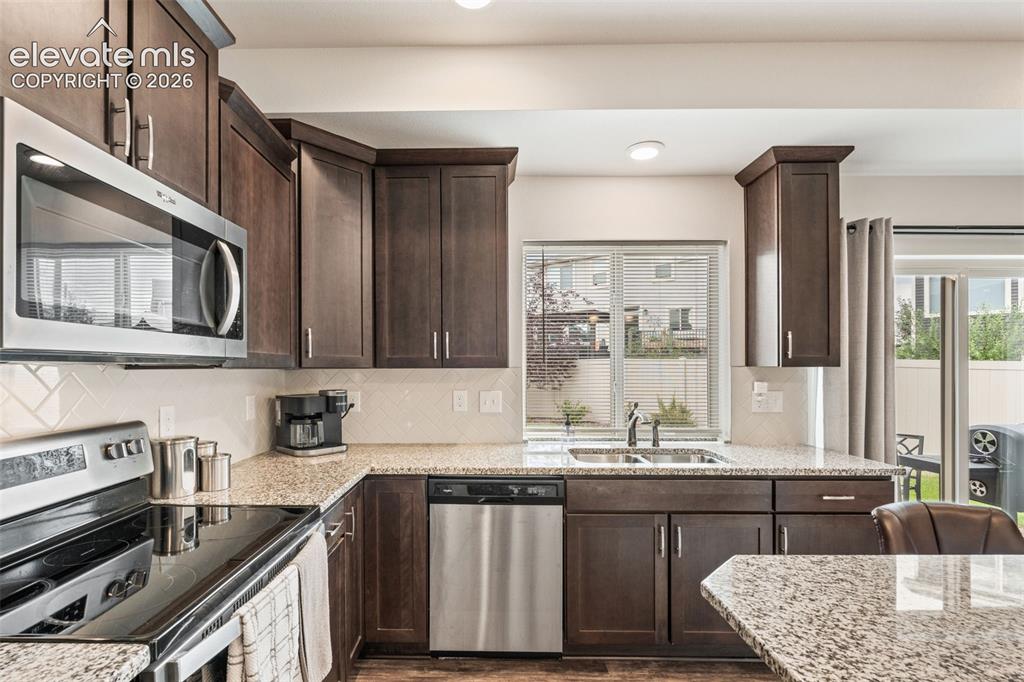 Image 19 of 48: Kitchen
