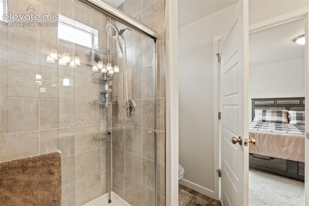 Image 25 of 48: Bathroom