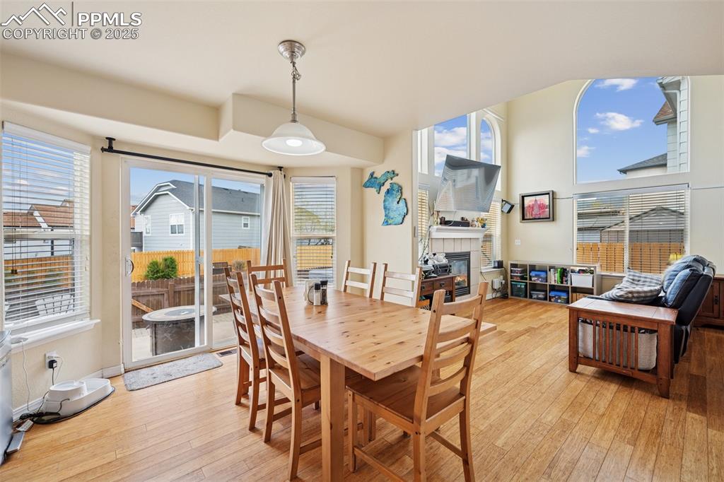 Image 10 of 35: Dining Area