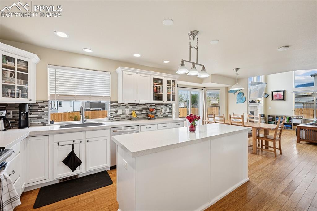 Image 5 of 35: Kitchen