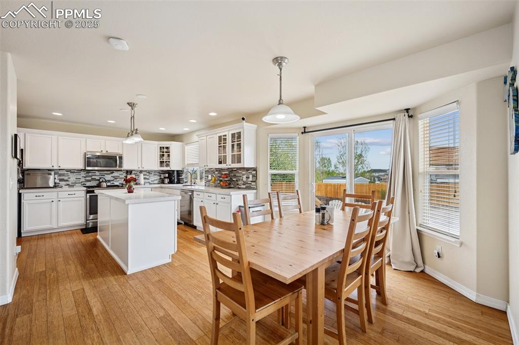 Image 9 of 35: Dining Area