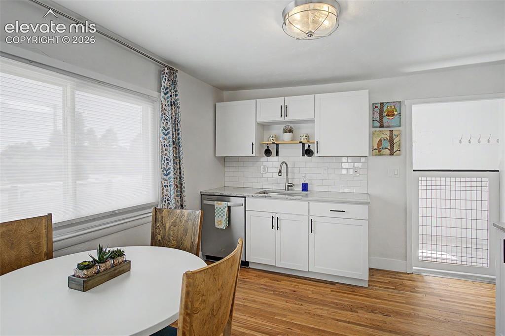 Image 10 of 15: Kitchen