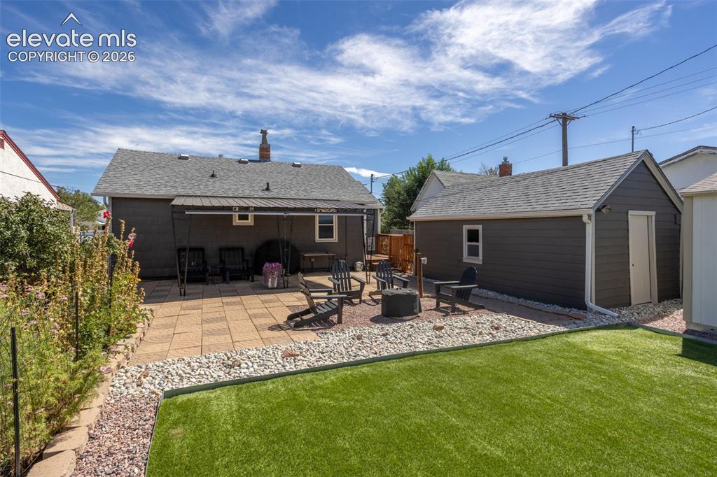 Image 5 of 15: Yard