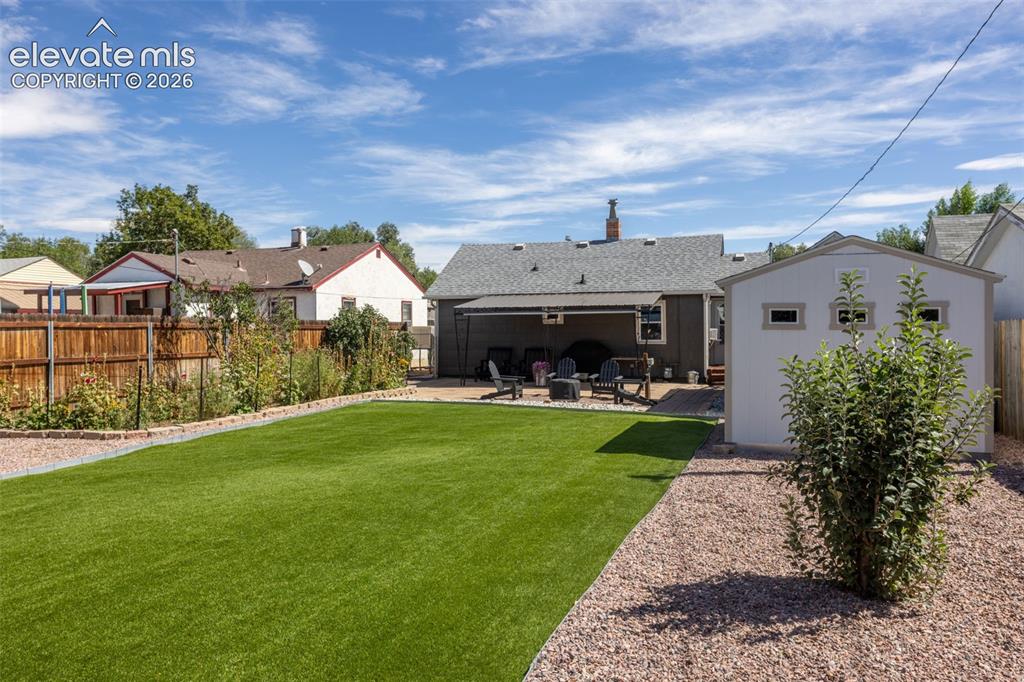 Image 6 of 15: Yard