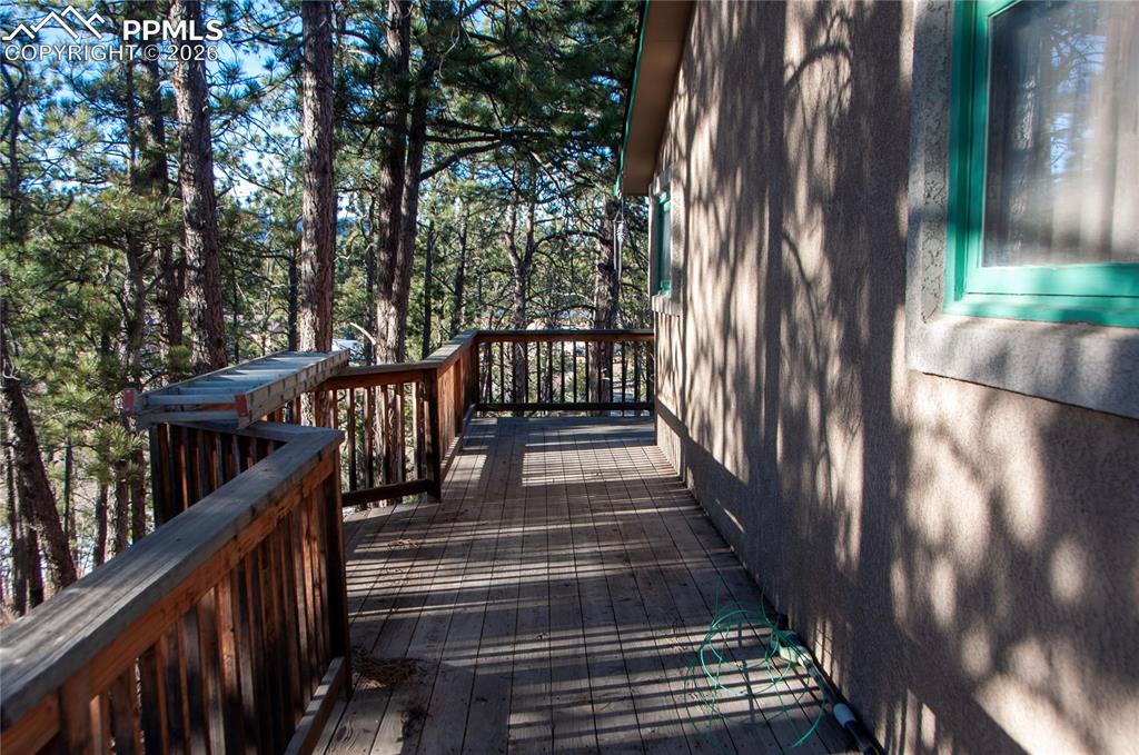 Image 19 of 23: Deck