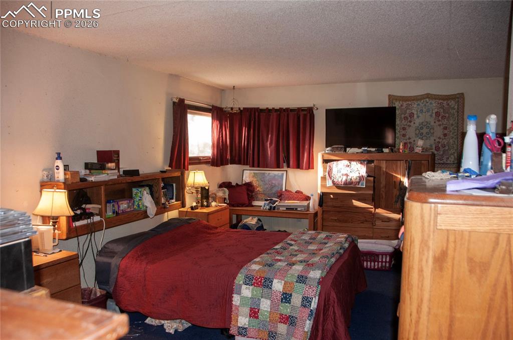 Image 20 of 23: Bedroom