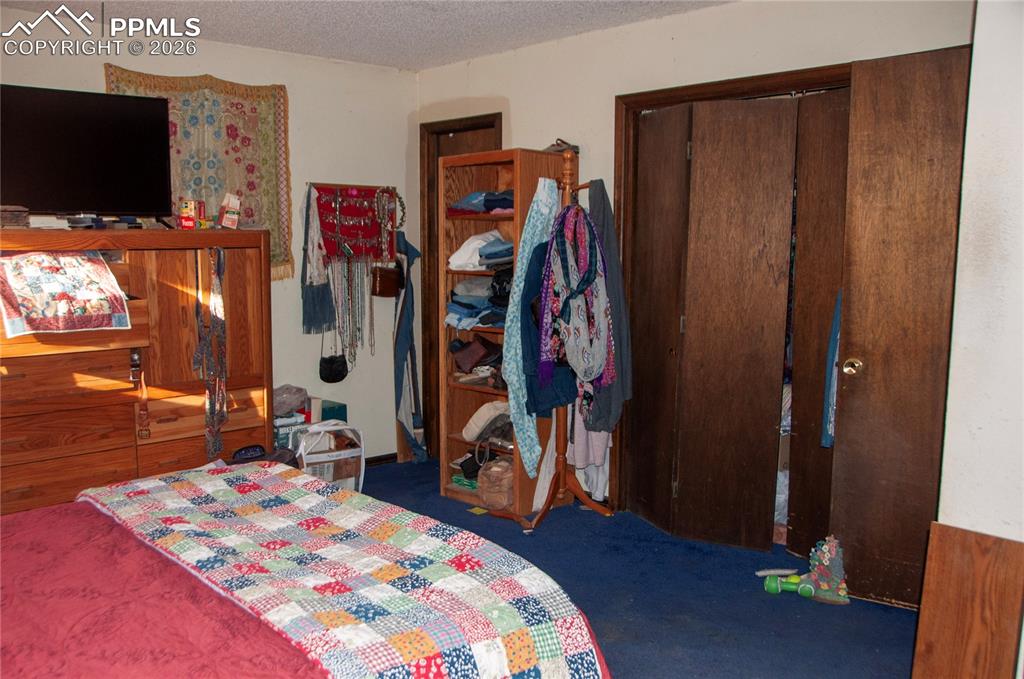 Image 22 of 23: Bedroom