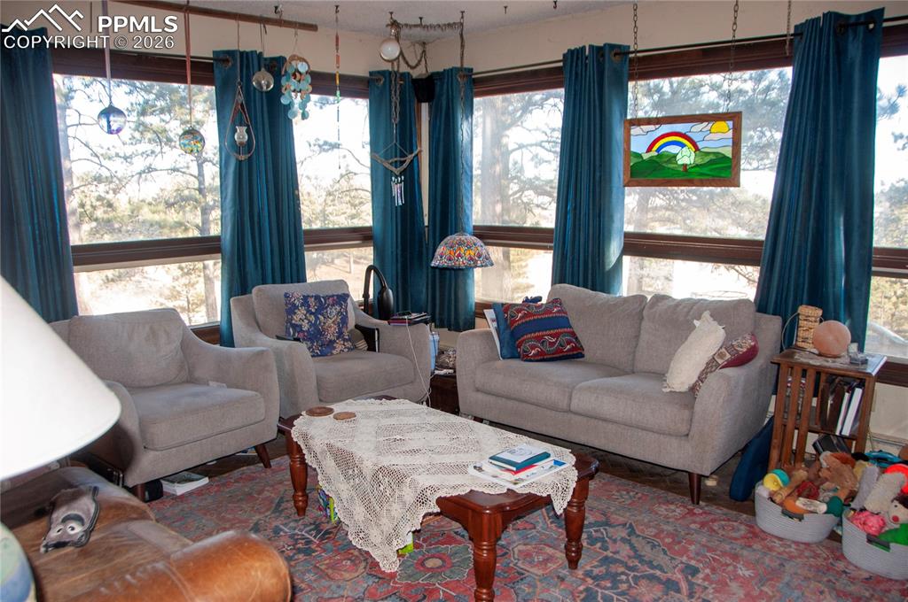 Image 4 of 23: Living Room